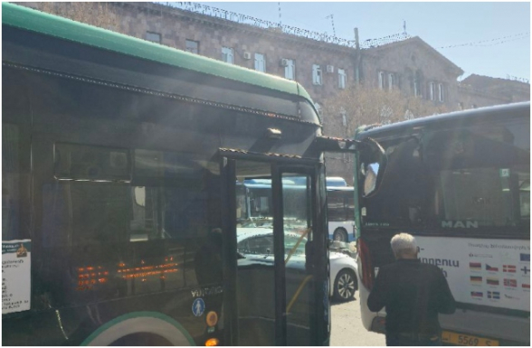 Ավտոբուսների վթար Կիևան փողոցում (տեսանյութ)